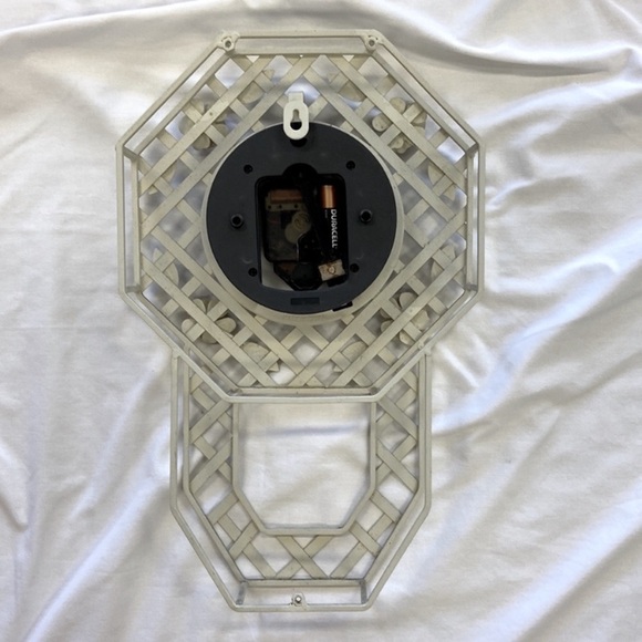 Vintage‎ Kirch | Wall Clock White/3D Floral Appliqué Metal Lattice - Picture 5 of 16